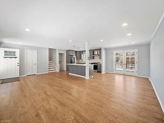 4th image of 135 Robin Hill Dr