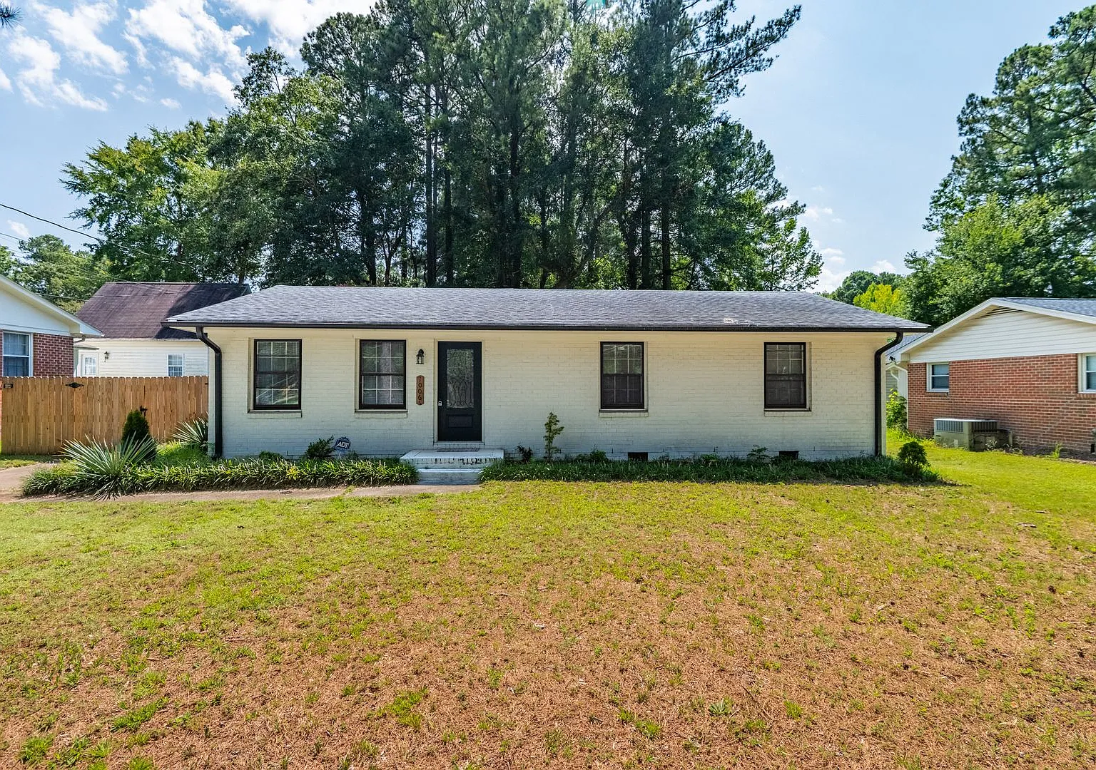 1006 Willowdale Dr — Photo 3