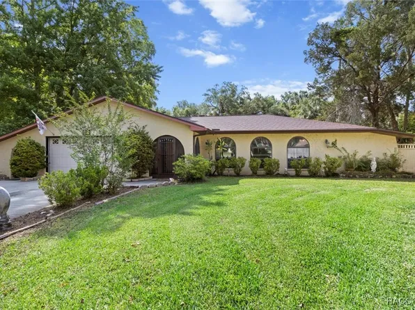 22 Palm Circle Dr, Inglis, FL 34449