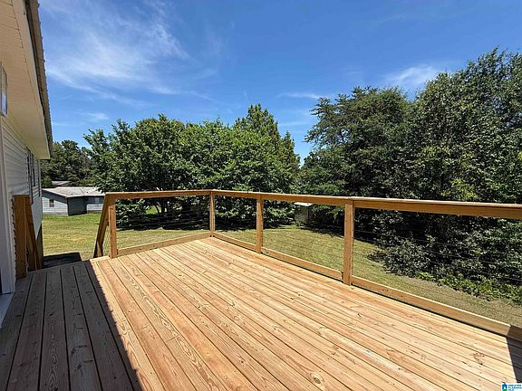 5th image of 909 Bertram Pl
