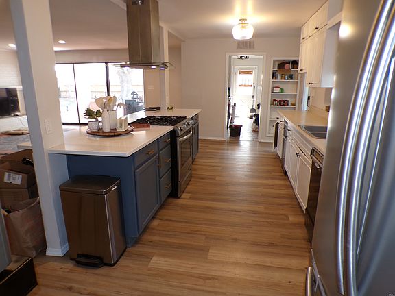 3rd image of 1021 S Platinum Ave