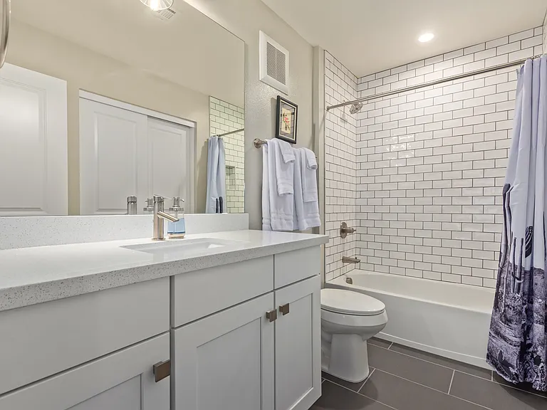 Upstairs full bath