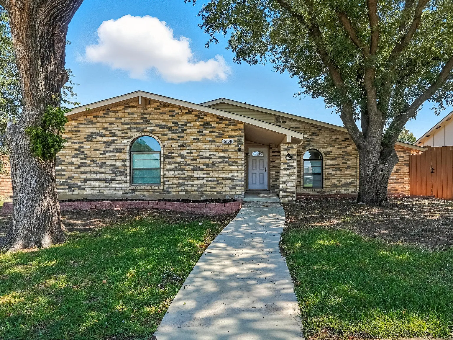 3 bed, 1946 sqft, $2,345 — Photo 1