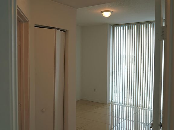 3rd image of 1111 SW 1st Ave APT 1025