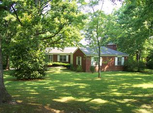 201 E Park Cir, Dickson, TN 37055