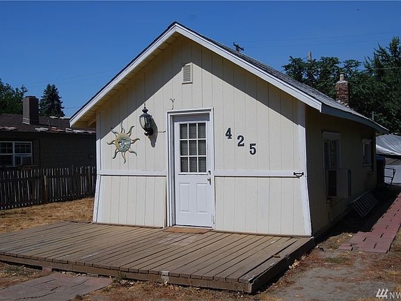 2nd image of 425 E Okanogan Ave