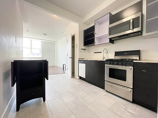 Rented by Bruma Realty LLC | media 9