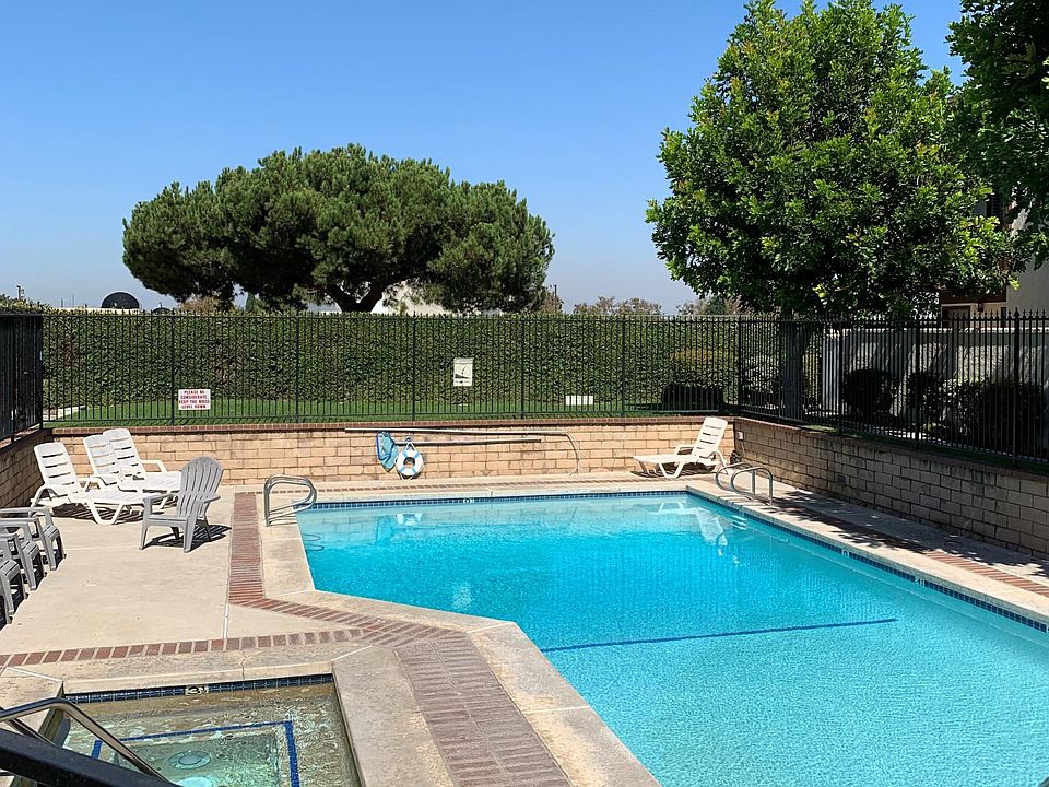 1st image of 2525 Artesia Blvd