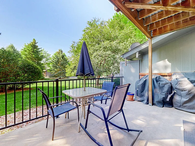 1404 Adriel Dr — Photo 43