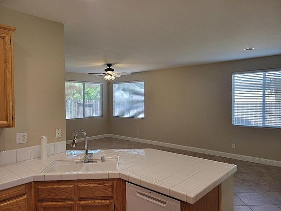 4th image of 602 Delancy Way
