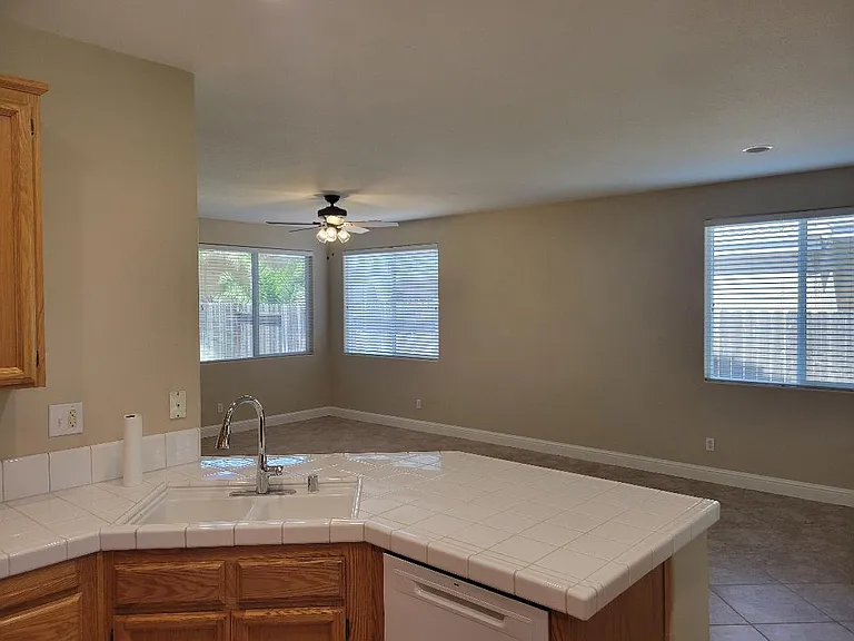 602 Delancy Way — Photo 4