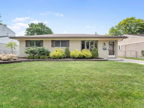 10330 Westlake St, Taylor, MI 48180