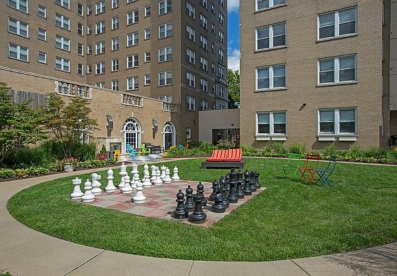 5th image of 275 Union Blvd APT 904