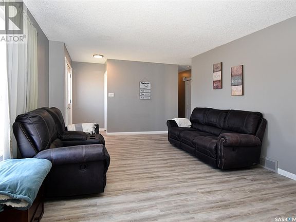3rd image of 485 Willow Bay