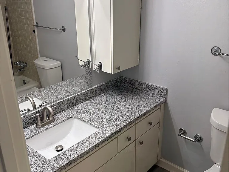 1402 Bellaire Blvd — Photo 11