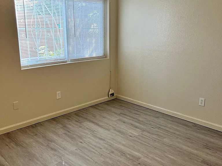 3029 Broadway — Photo 19