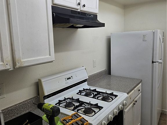 2nd image of 149 W 6th St APT 51