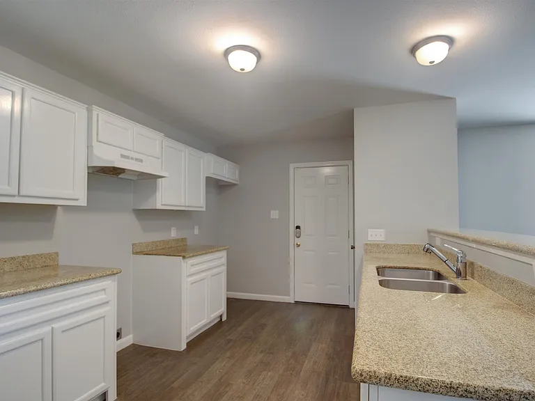 1022 Jeff St — Photo 8