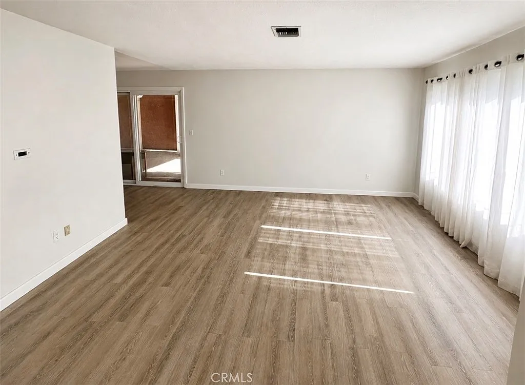 3 bed, 1302 sqft, $3,250 — Photo 2