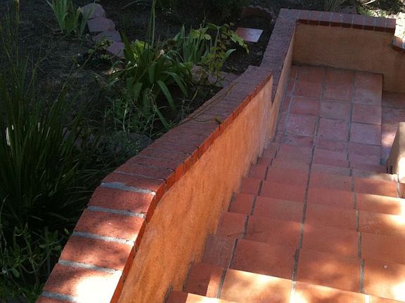 STAIRS TO RIGHT UNIT