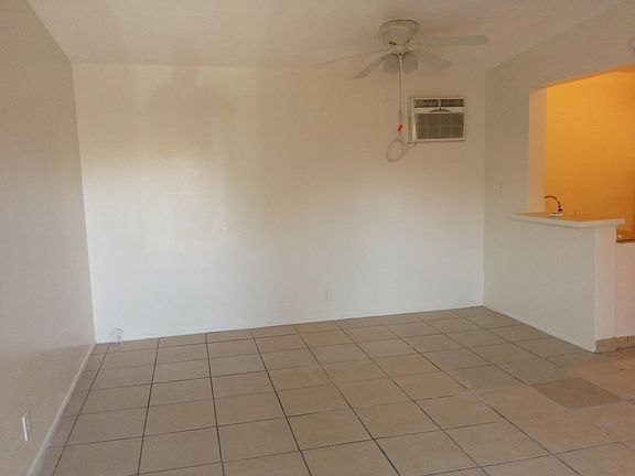 3rd image of 1827 W Sallie Ln #7