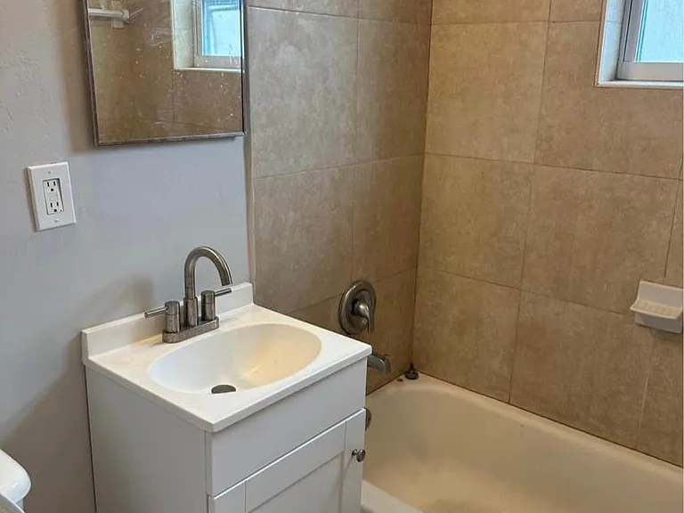 2122 NW 7th Ct #1 — Photo 11