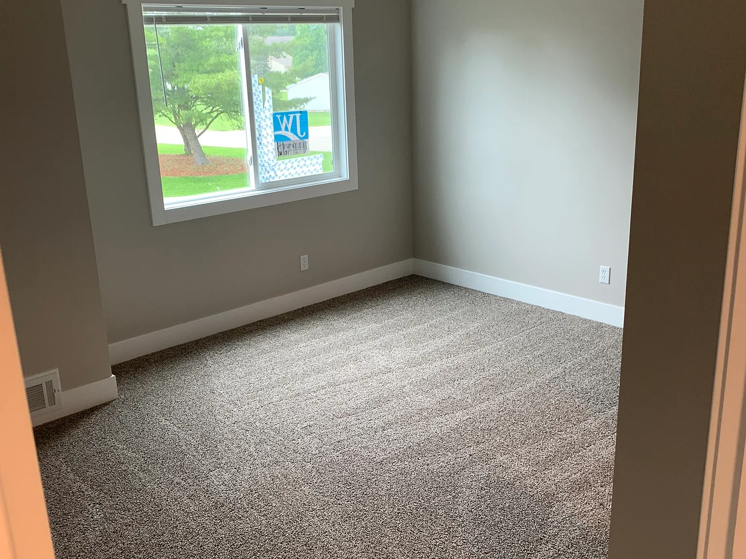 10 Family - Green Meadow Court - 7992 — Photo 3