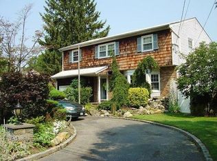 411 Throop St, West Babylon, NY 11704