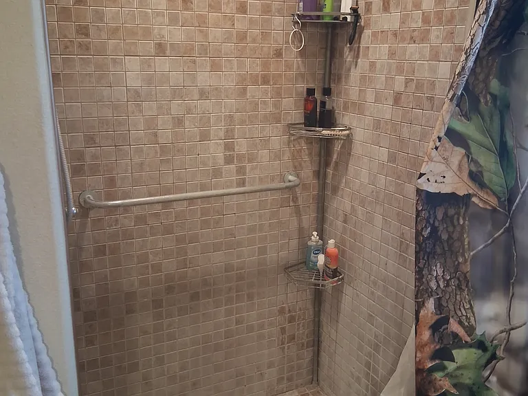 Hillcrest Dr NE — Photo 11