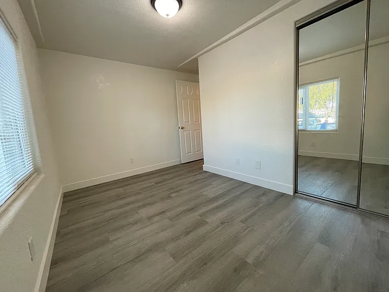 1823 Gardenia Ave #B — Photo 14
