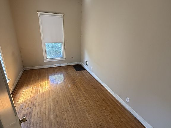 5th image of 210 N Oak St