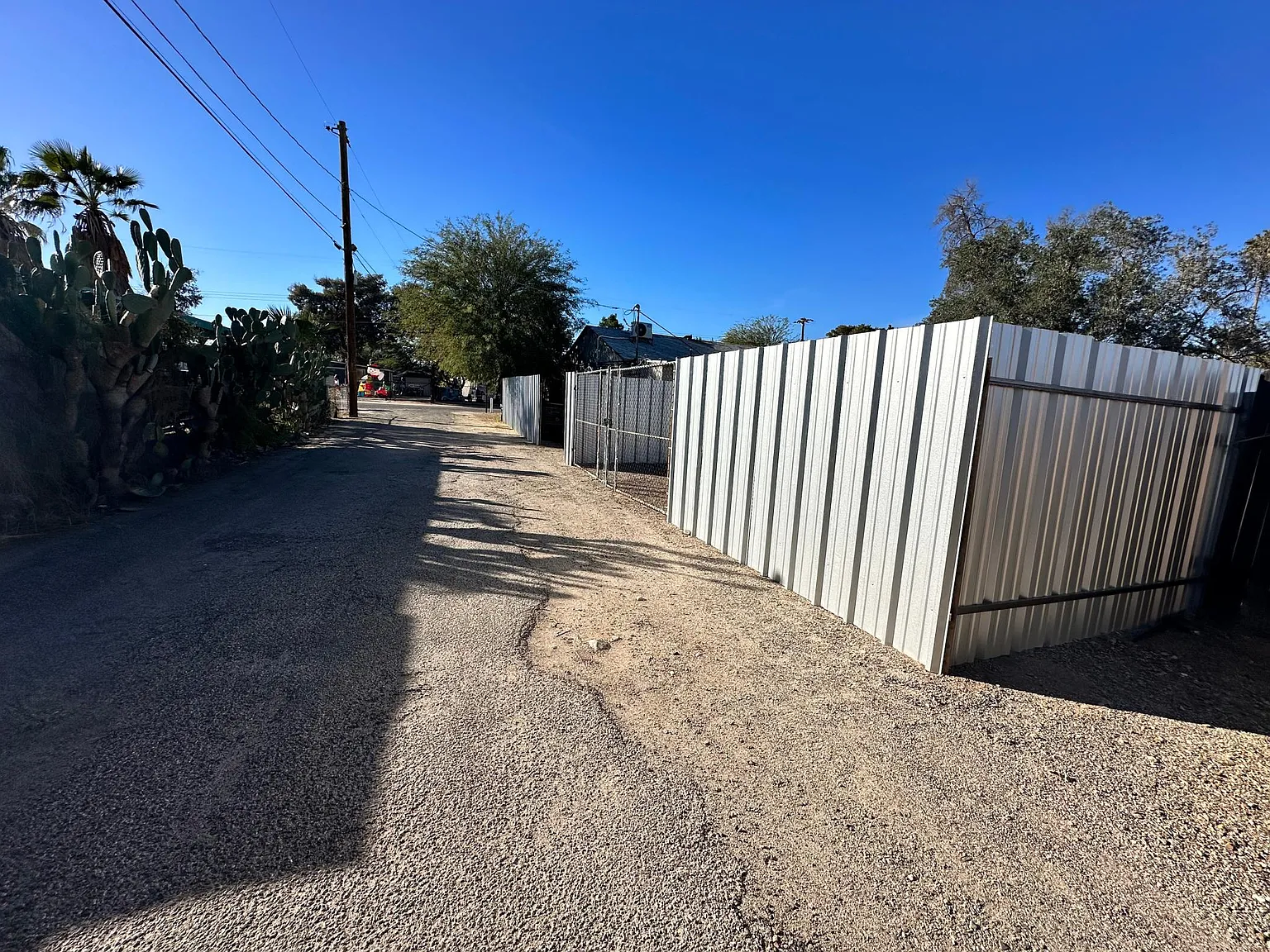 4462 N Pomona Ave — Photo 4