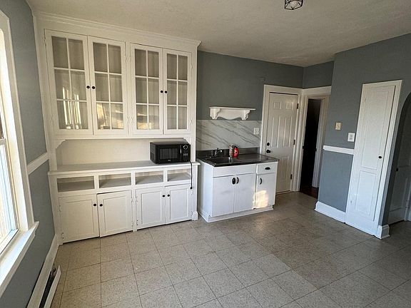 3rd image of 107 East Ave #3