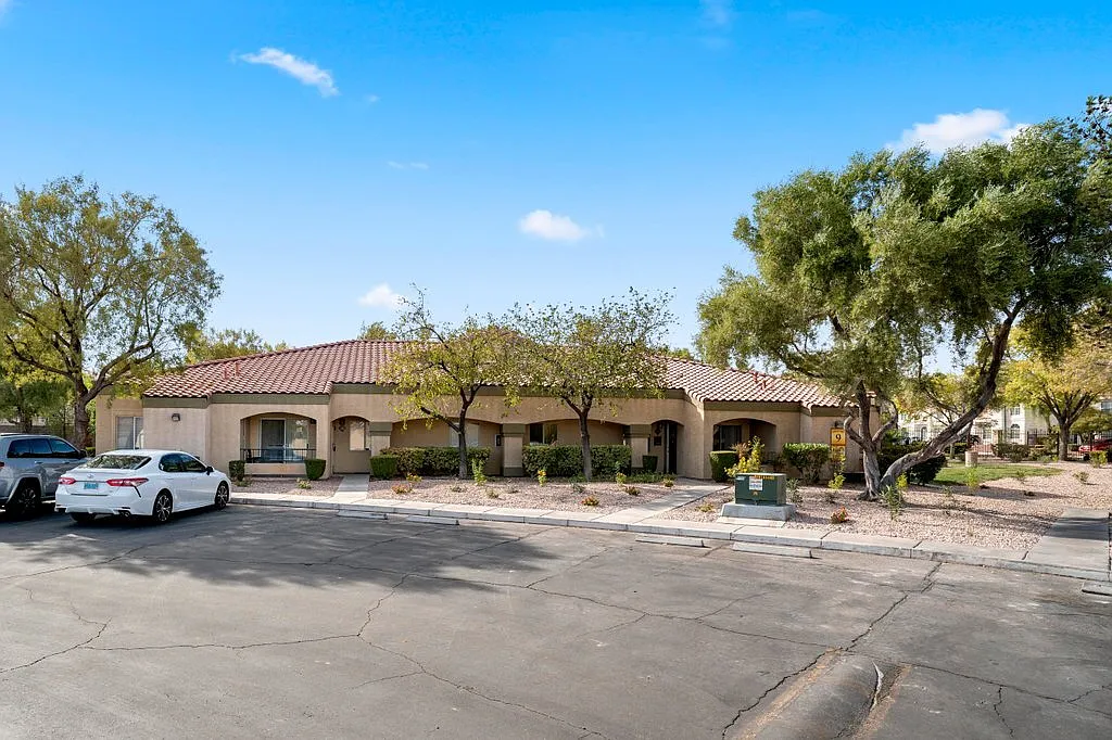 3 bed, 2.0 bath, 1134 sqft, $1,800 — Photo 4