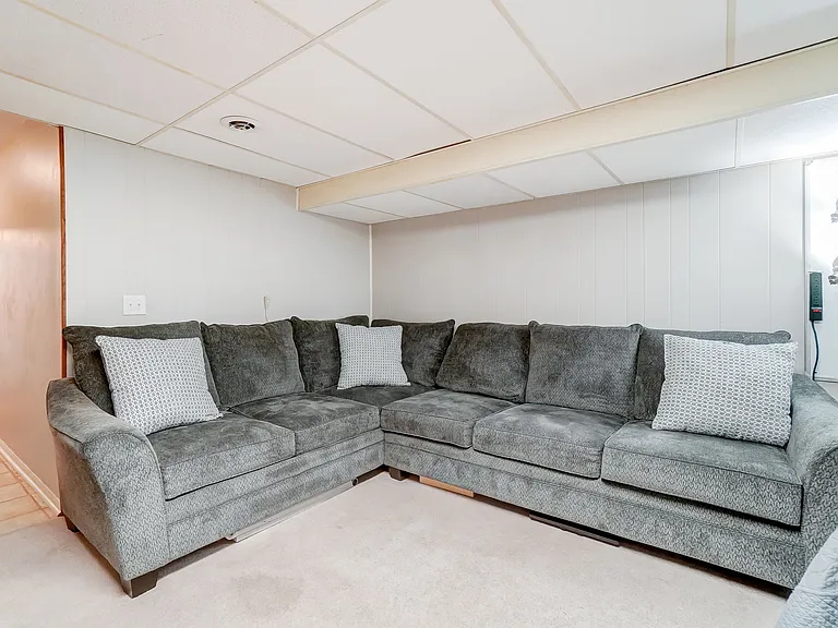 8064 Hetz Dr — Photo 41