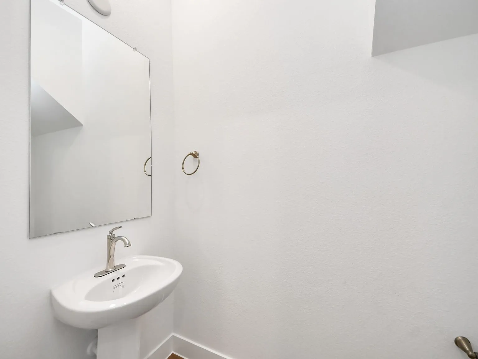 5 bed, 3.5 bath, 2700 sqft, $4,100 — Photo 4