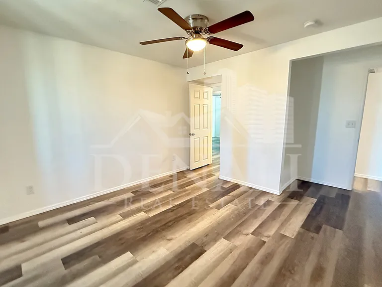 2027 N 66th Dr — Photo 15