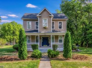 723 Oxford St, Belvidere, NJ 07823