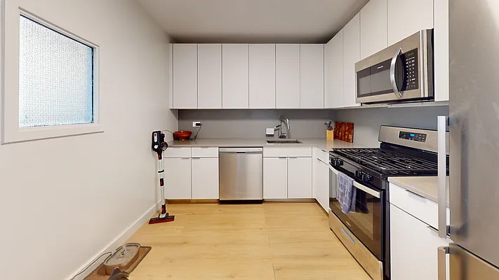 Rented by Voro, LLC | media 6