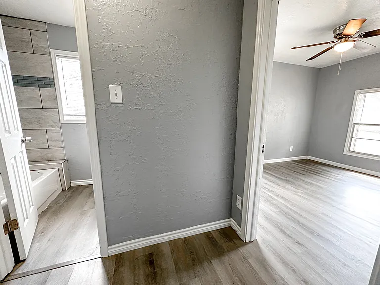 212 SW 23rd Pl — Photo 18