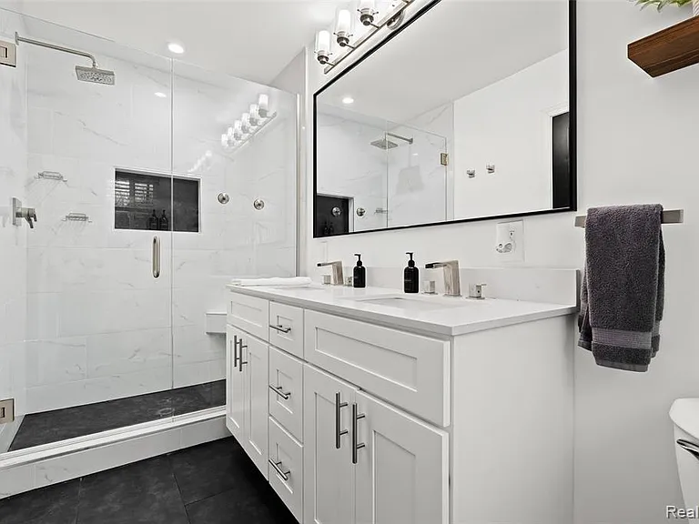 2566 Harrington Rd — Photo 36