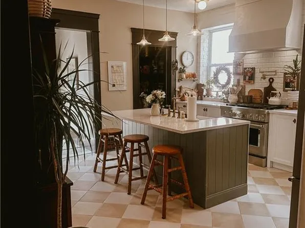 1217 E Armour Blvd, Kansas City, MO 64109