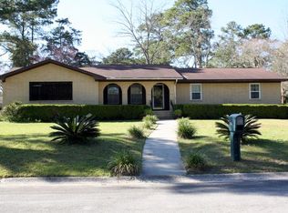 1701 Rainbow Dr, Waycross, GA 31501