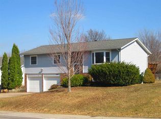 8503 Ridgewood Rd, Rock Island, IL 61201