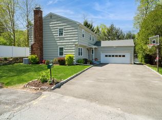 35 Hampton Ln, Stamford, CT 06903