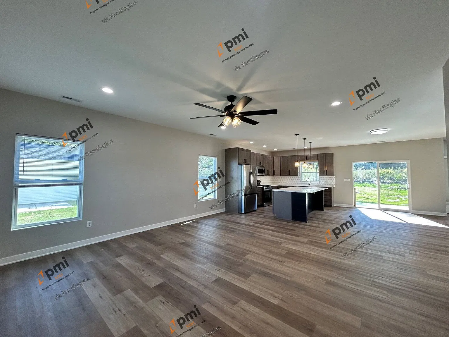 3 bed, 2.0 bath, 1600 sqft, $2,400 — Photo 4