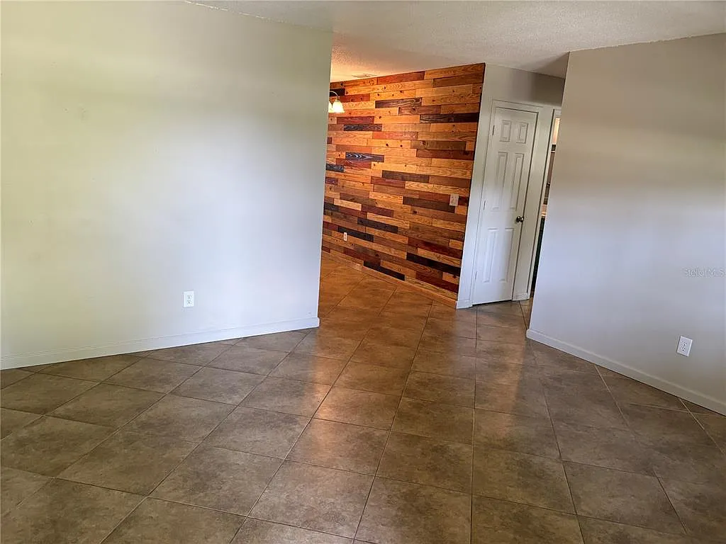 3 bed, 2.0 bath, 1624 sqft, $2,200 — Photo 2
