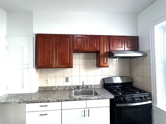 2nd image of 112 Gatling Pl APT 1B
