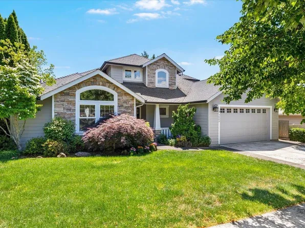 3880 Crystal Springs Dr, Medford, OR 97504