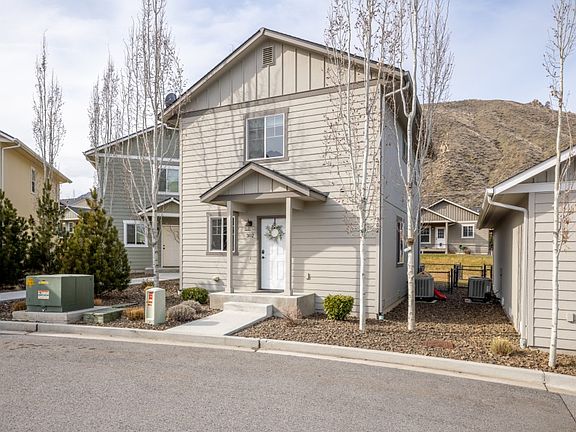 3rd image of 302 Saddlehorn Ln